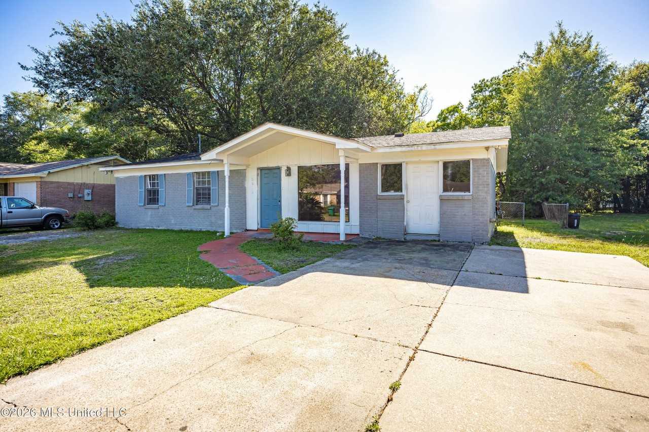 5612 Rose Dr - Photo 2 of 42
