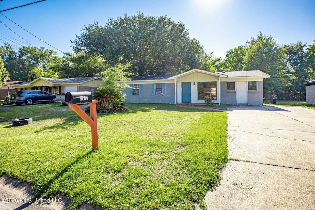 5612 Rose Dr - Photo 3 of 42