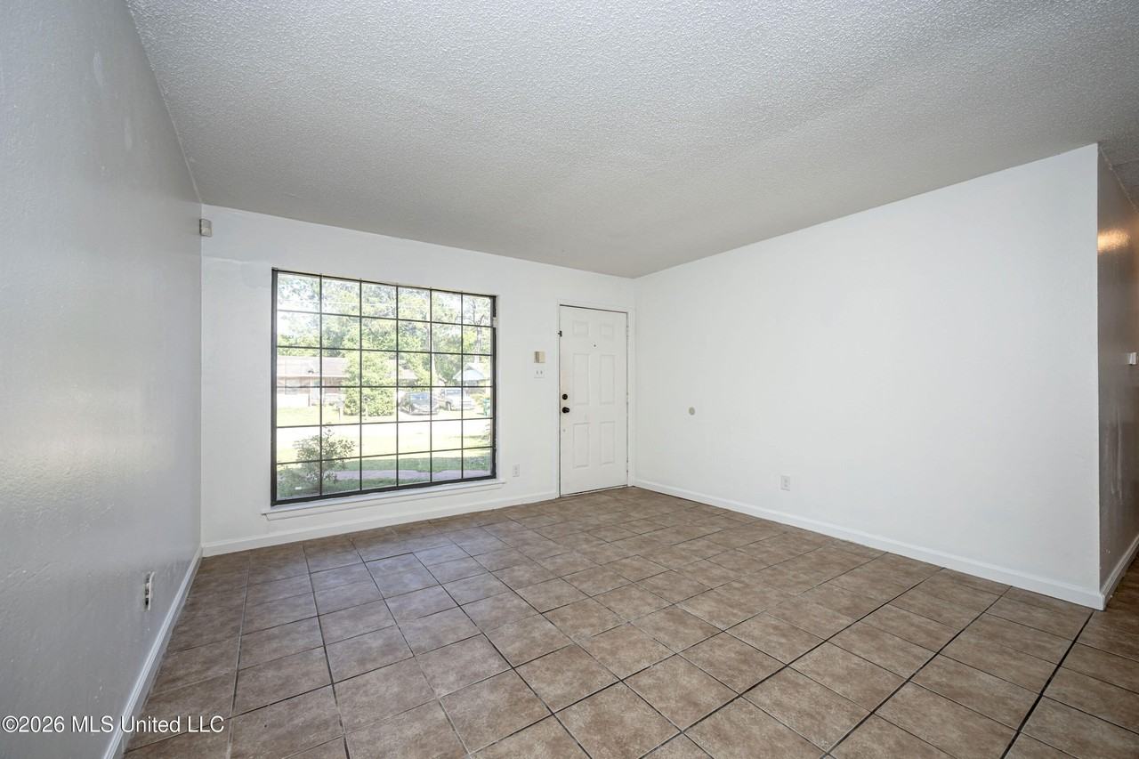5612 Rose Dr - Photo 6 of 42