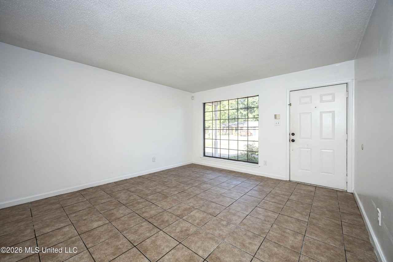 5612 Rose Dr - Photo 7 of 42
