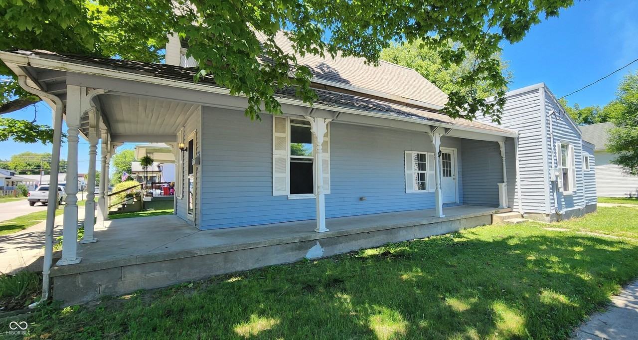 348 E Franklin St - Photo 3 of 19