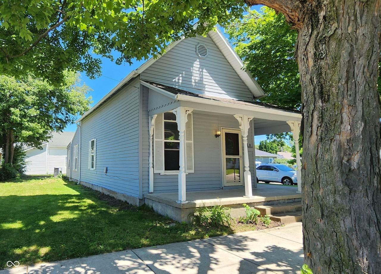 348 E Franklin St - Photo 4 of 19