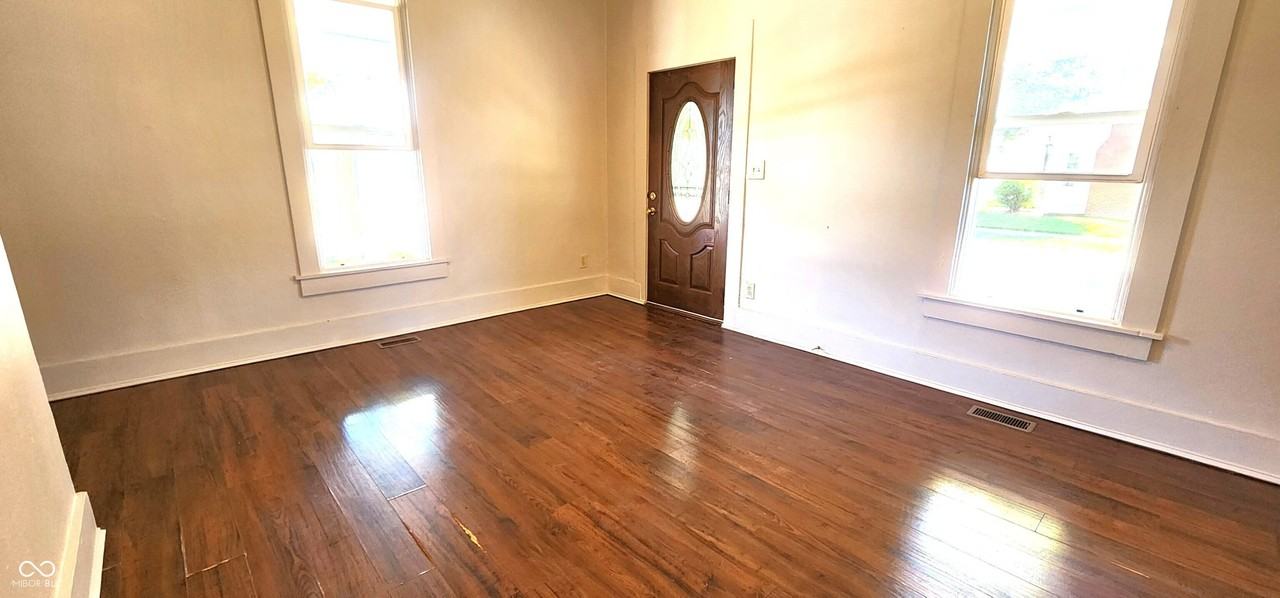 348 E Franklin St - Photo 6 of 19