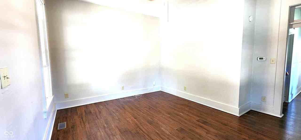 348 E Franklin St - Photo 7 of 19