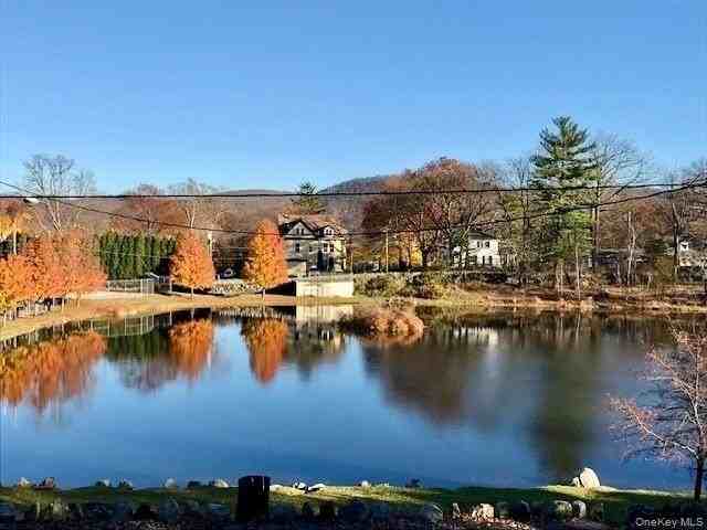 42 Roe Ave - Photo 2 of 17