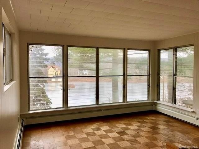 42 Roe Ave - Photo 4 of 17