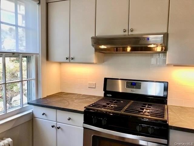 42 Roe Ave - Photo 7 of 17