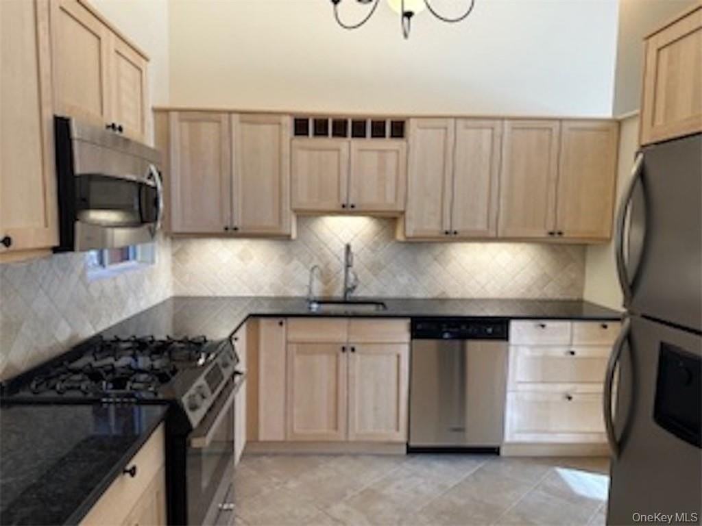 423 Springvale Rd - Photo 4 of 30
