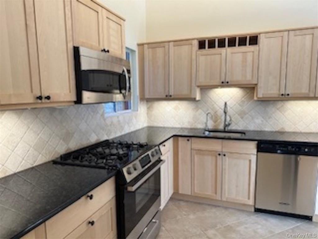 423 Springvale Rd - Photo 5 of 30