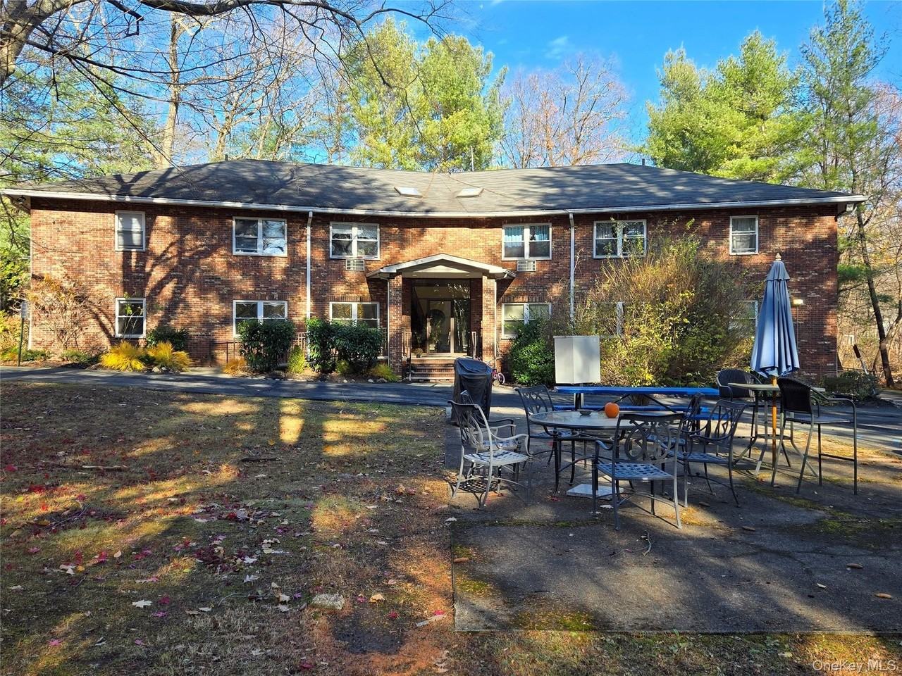 119 W Crooked Hill Rd #104 - Photo 3 of 16