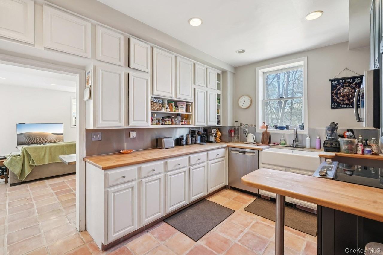 56 Clubhouse Rd - Photo 7 of 43