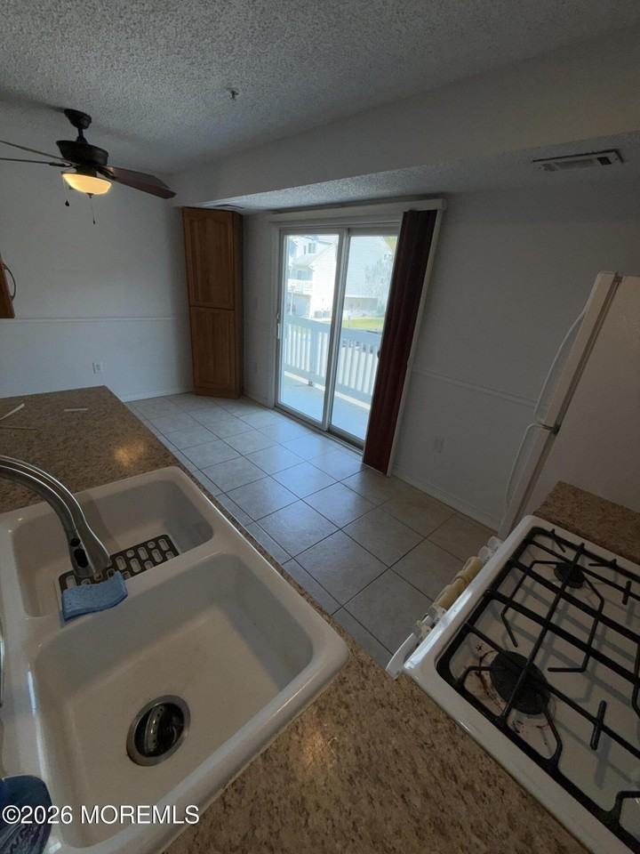 1113 Scarlet Oak Ave - Photo 3 of 17