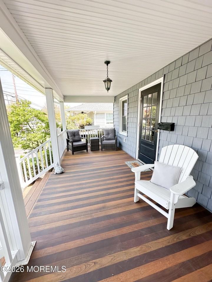 916 Bay Ave - Photo 2 of 11