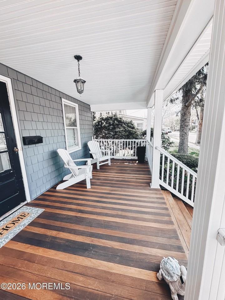 916 Bay Ave - Photo 3 of 11