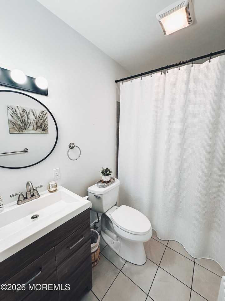 916 Bay Ave - Photo 4 of 11
