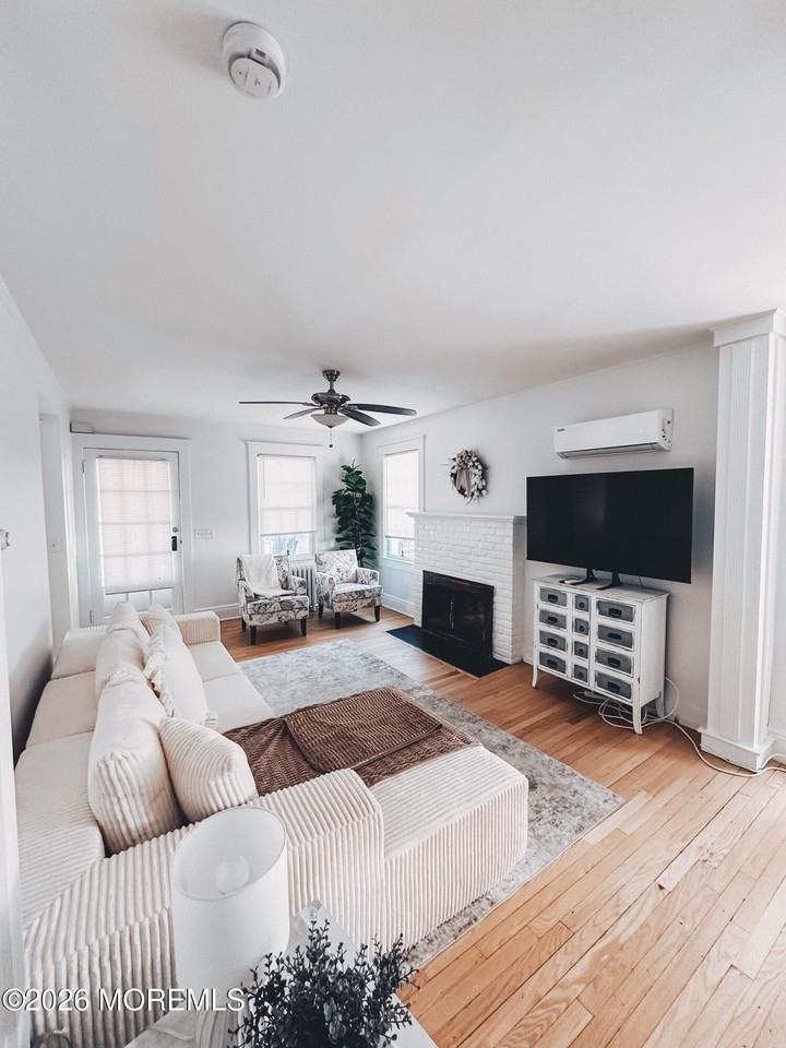 916 Bay Ave - Photo 5 of 11