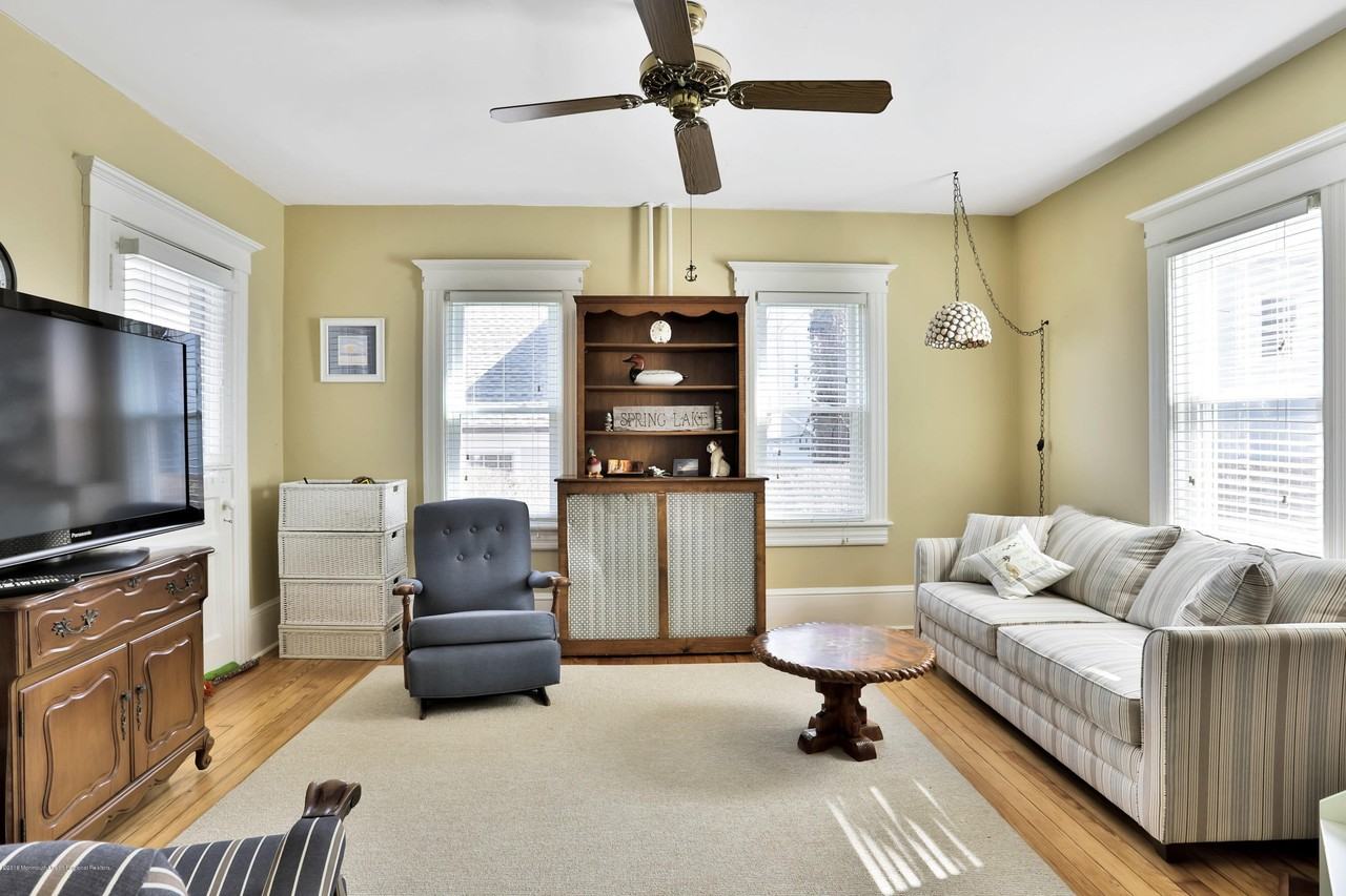 407 Jersey Ave - Photo 5 of 26