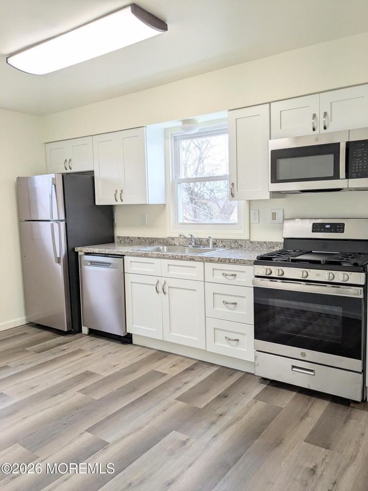 77 Leroy Pl - Photo 2 of 10