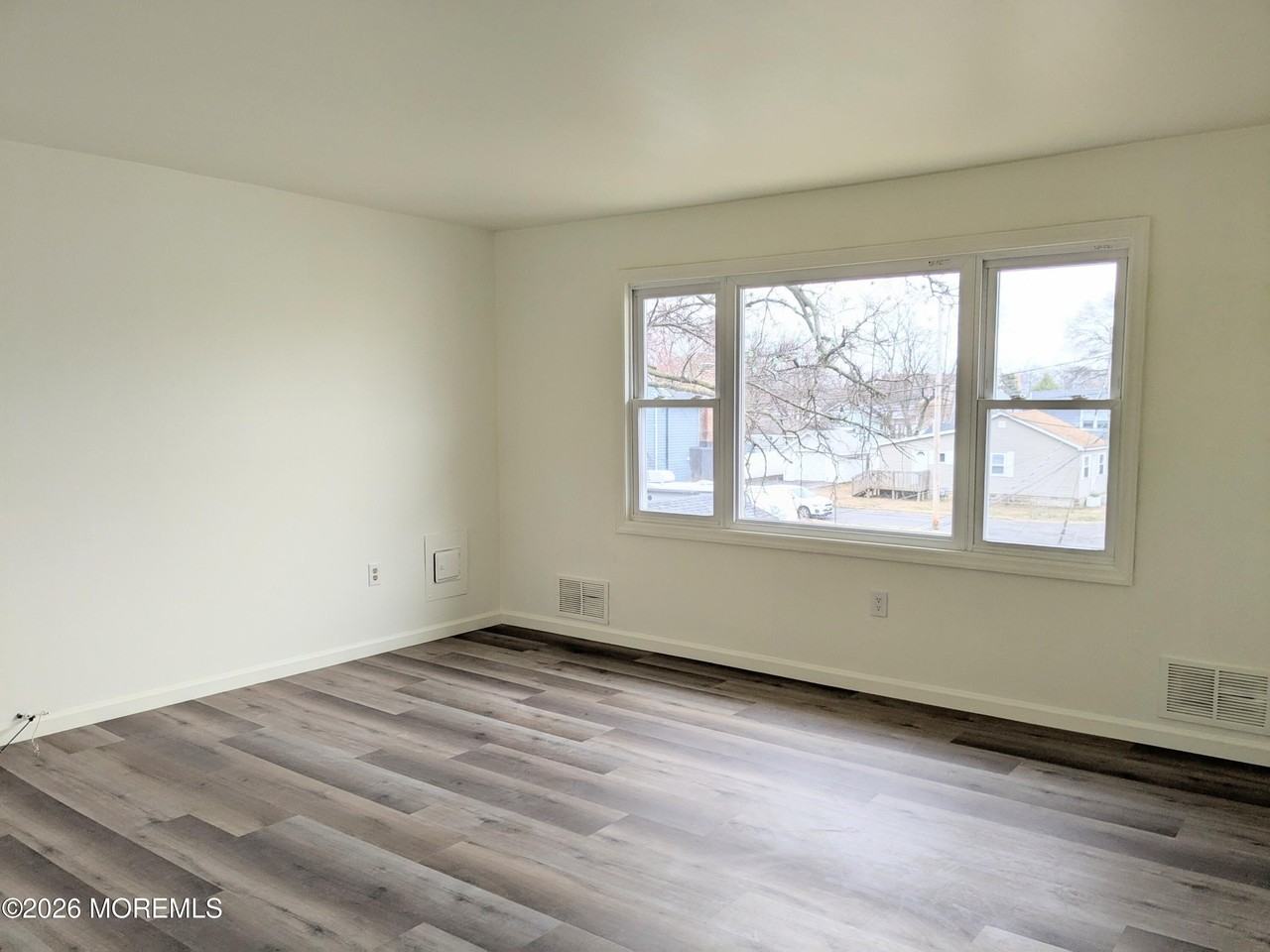 77 Leroy Pl - Photo 3 of 10