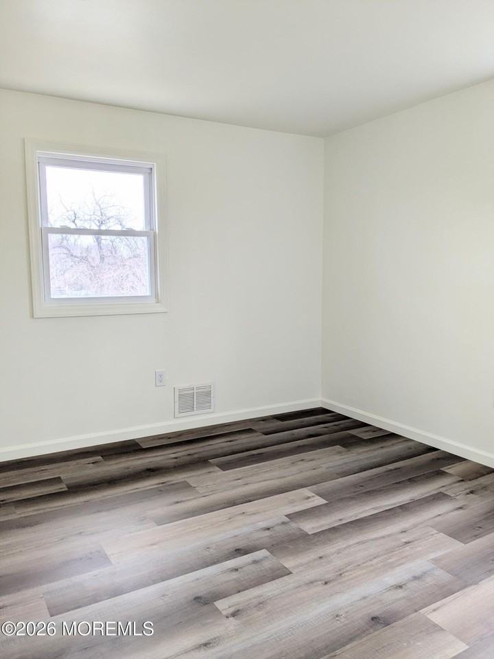 77 Leroy Pl - Photo 7 of 10