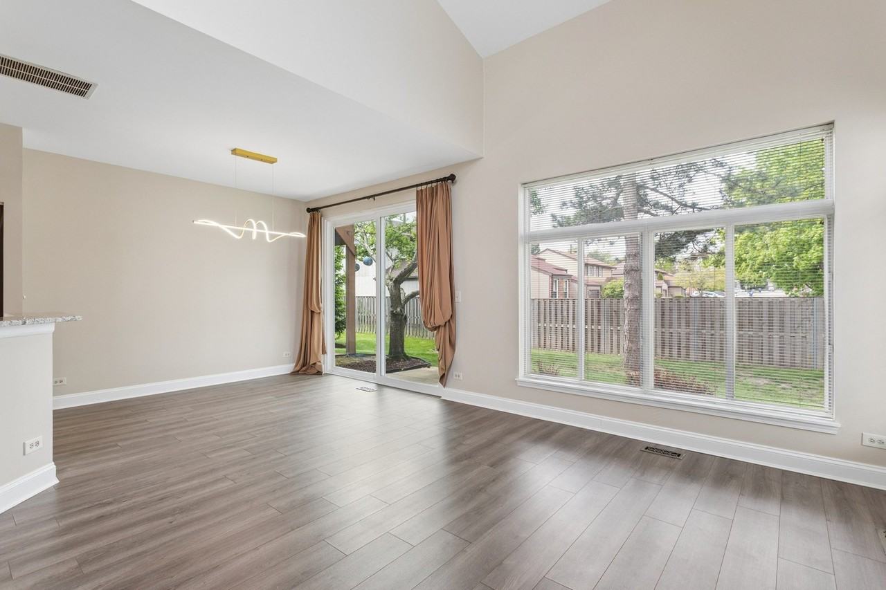8167 Ripple Rdg - Photo 3 of 14