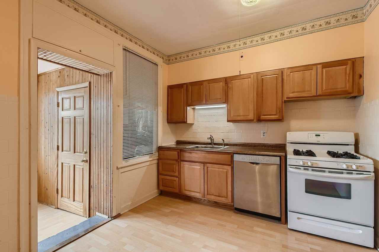 3529 N Lowell Ave #2N - Photo 6 of 11