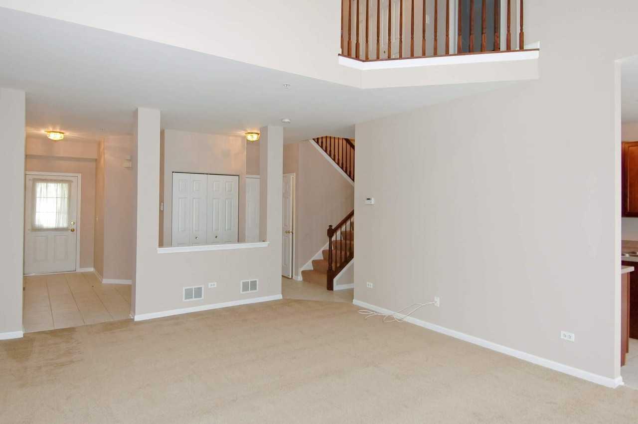 2162 Yale Cir - Photo 2 of 18