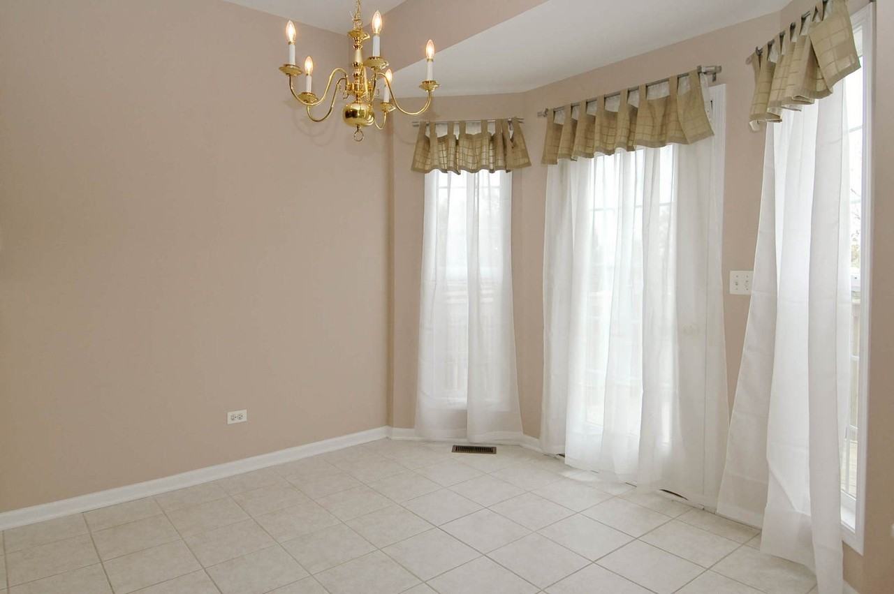 2162 Yale Cir - Photo 4 of 18