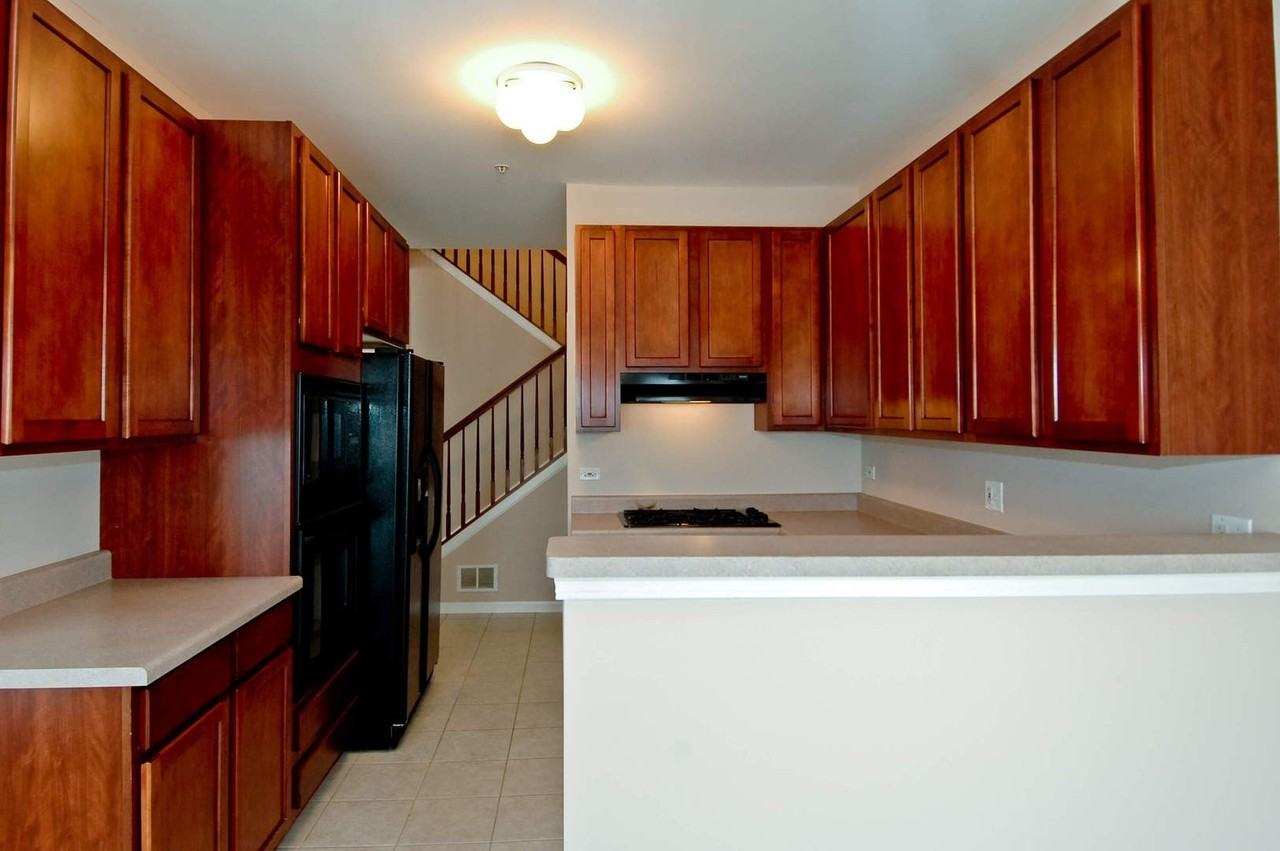 2162 Yale Cir - Photo 5 of 18