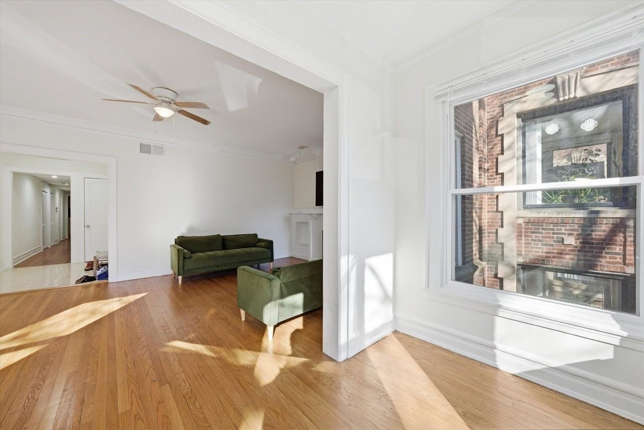 5210 S Ingleside Ave #2 - Photo 4 of 20