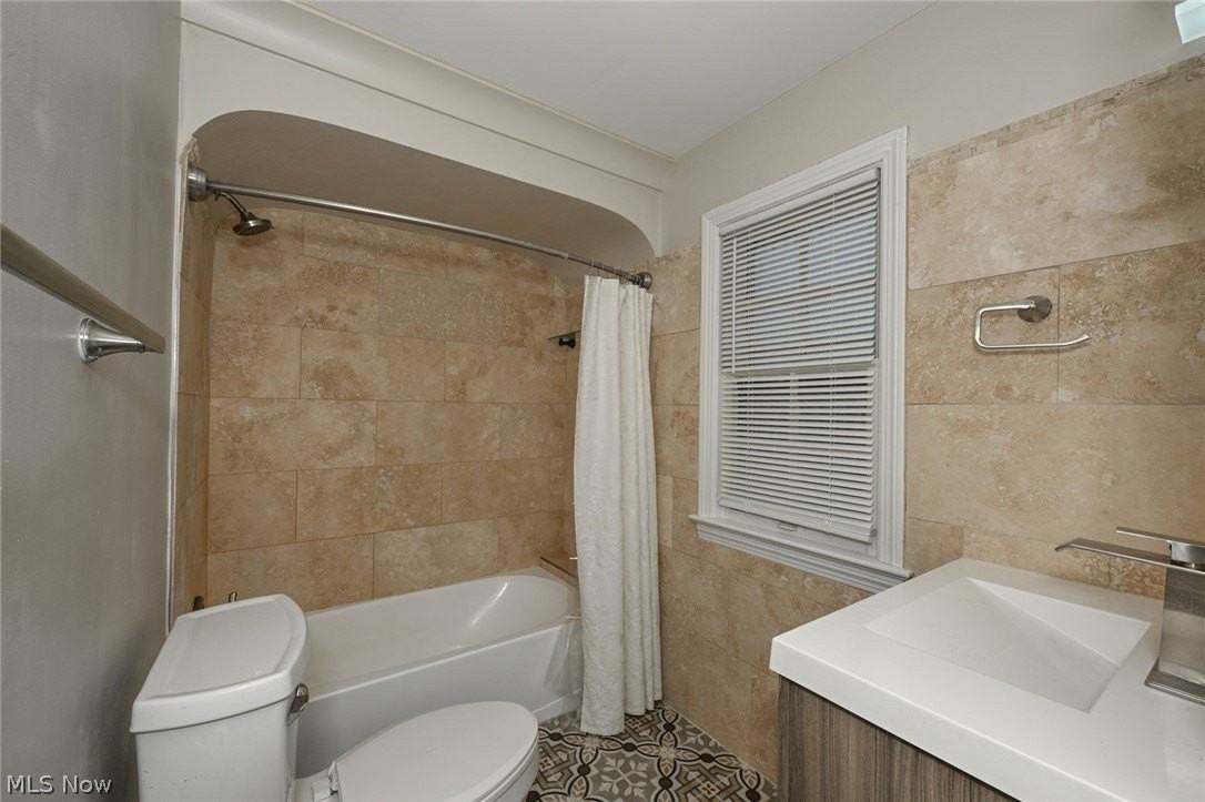 3699 Bainbridge Rd - Photo 2 of 37
