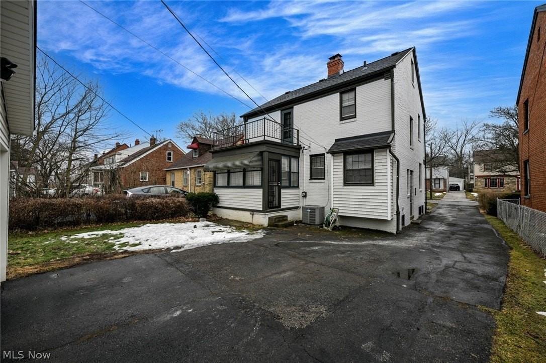 3699 Bainbridge Rd - Photo 3 of 37