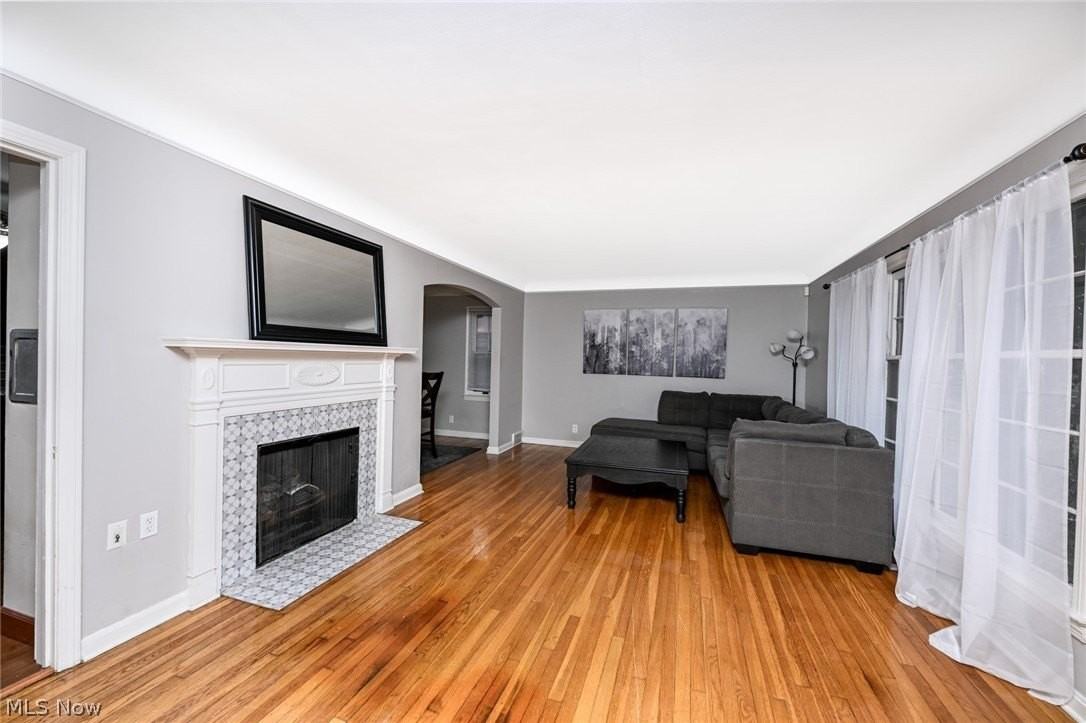 3699 Bainbridge Rd - Photo 6 of 37