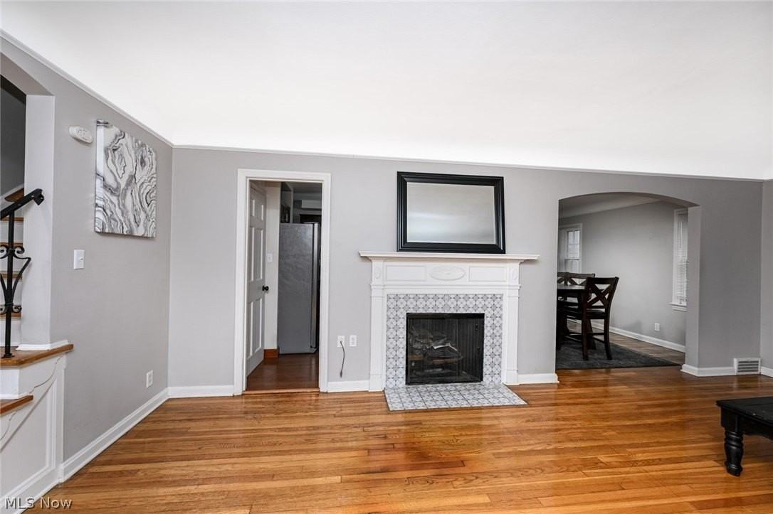 3699 Bainbridge Rd - Photo 7 of 37