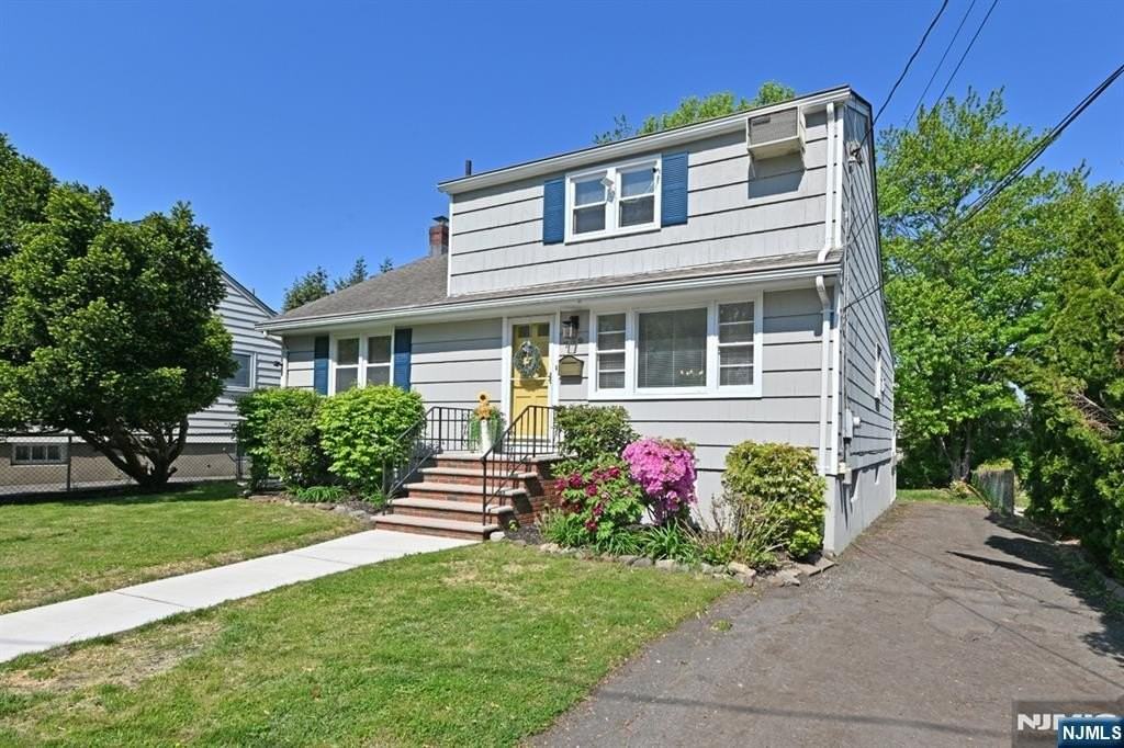 789 Briarcliff Ave - Photo 2 of 25