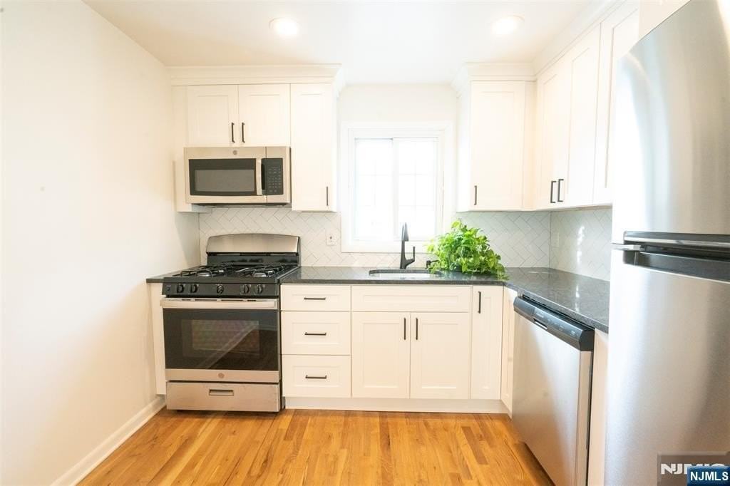 71 Barbara St - Photo 7 of 10