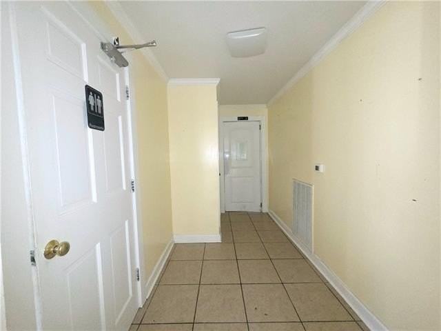 424 S Broad St - Photo 6 of 13
