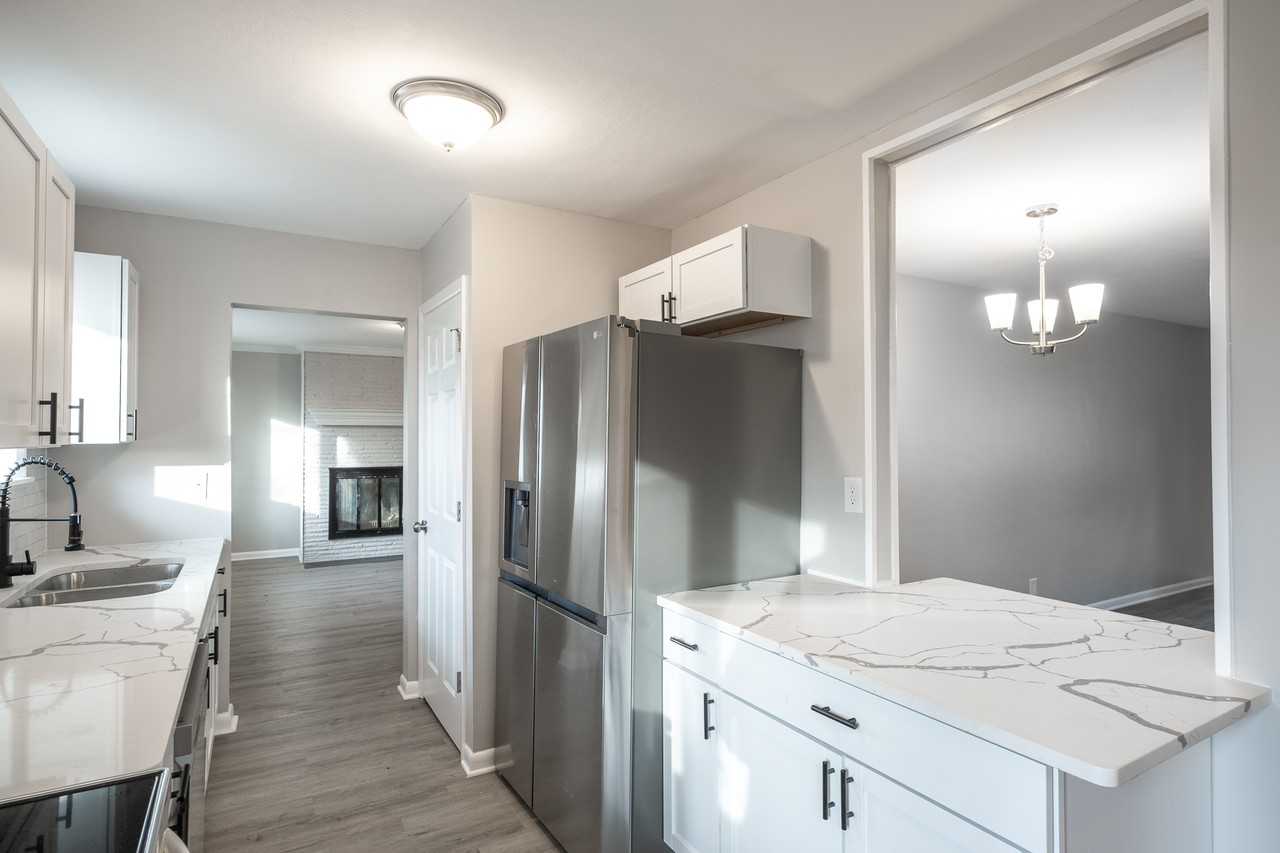 420 Stoneybrook Dr #1 - Photo 4 of 10