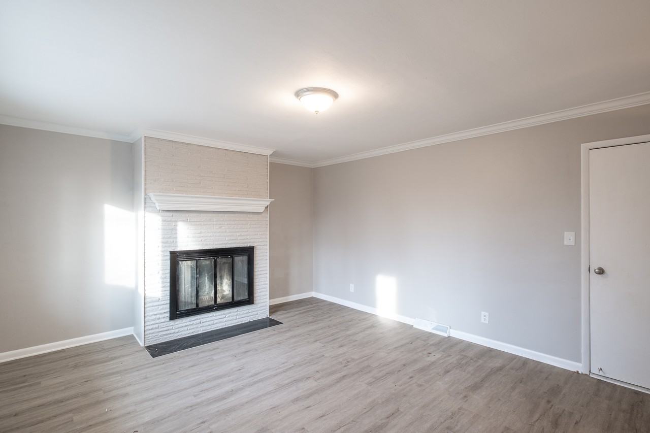 420 Stoneybrook Dr #1 - Photo 6 of 10