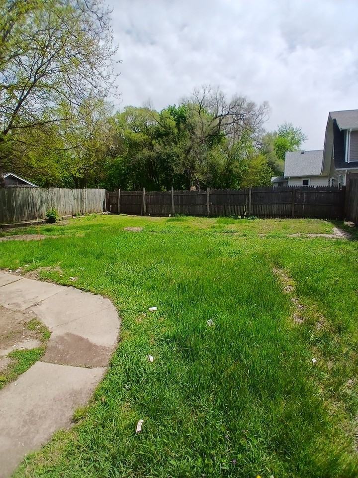 324 Waldo St #1 - Photo 2 of 11