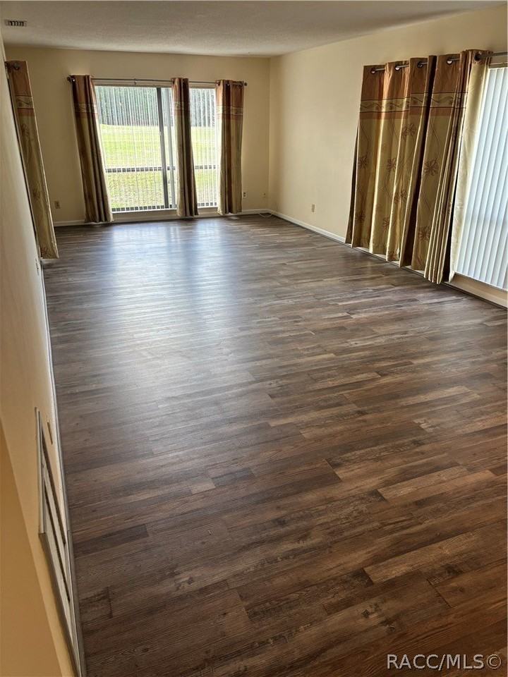 57 Chinaberry Cir - Photo 2 of 12