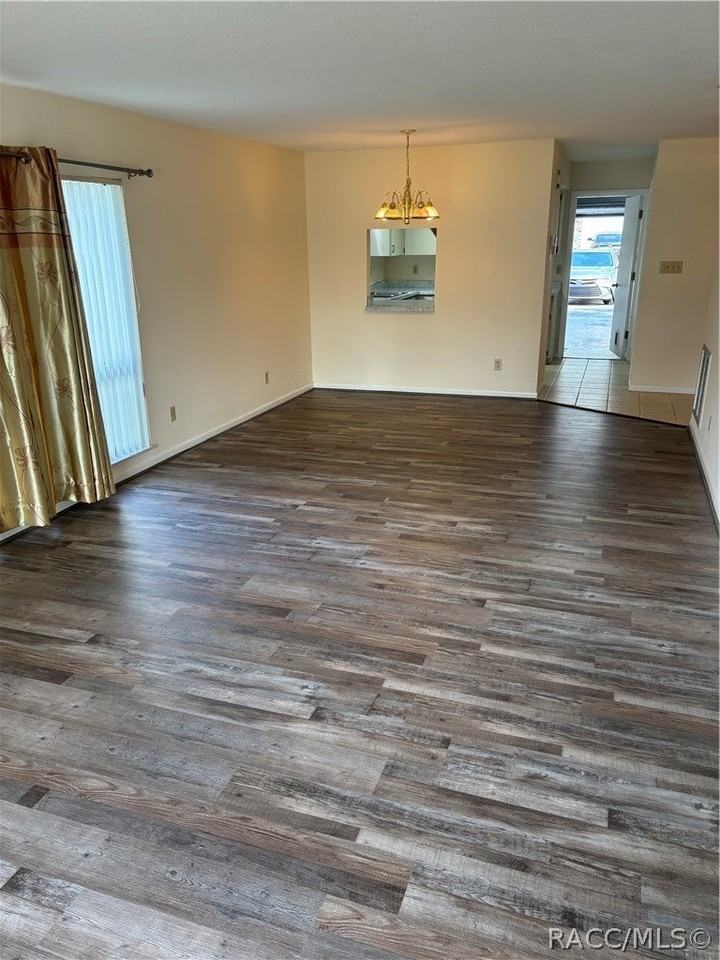 57 Chinaberry Cir - Photo 3 of 12