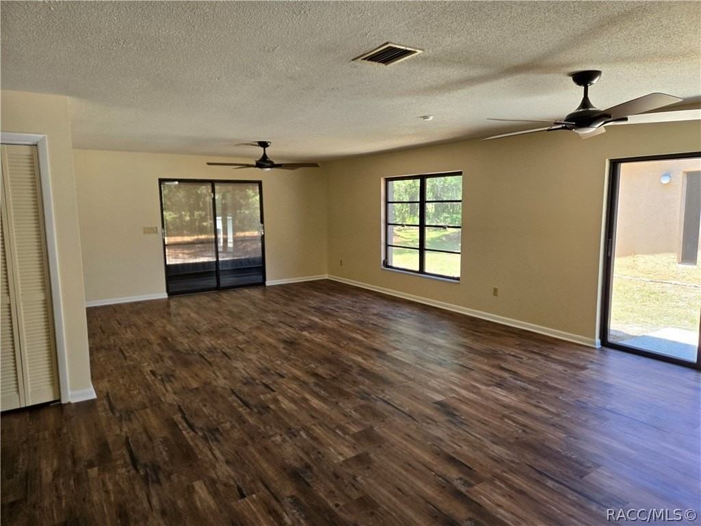 79 Chinaberry Cir - Photo 3 of 23