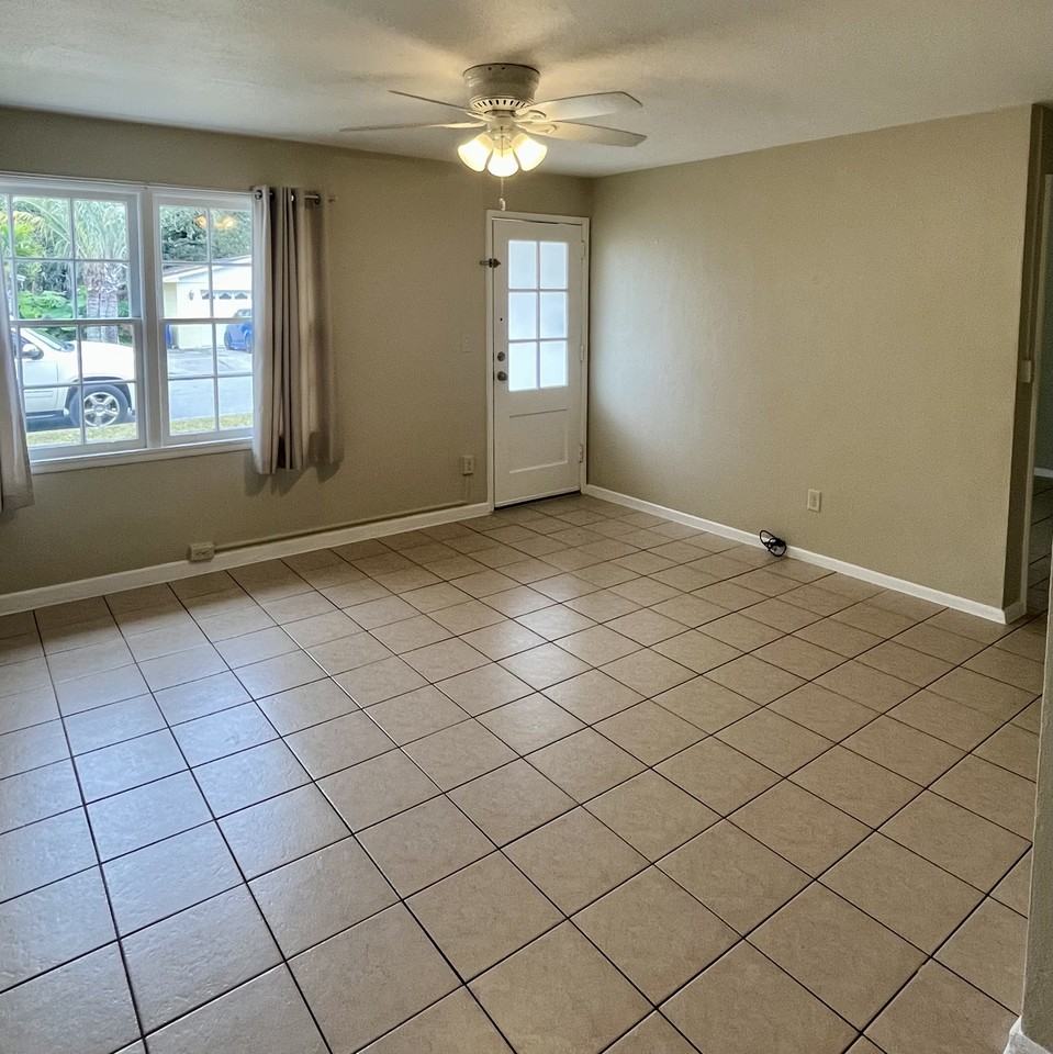 27 Seminole Drive - Photo 3 of 14