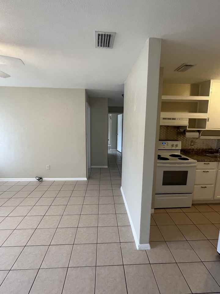 27 Seminole Drive - Photo 4 of 14