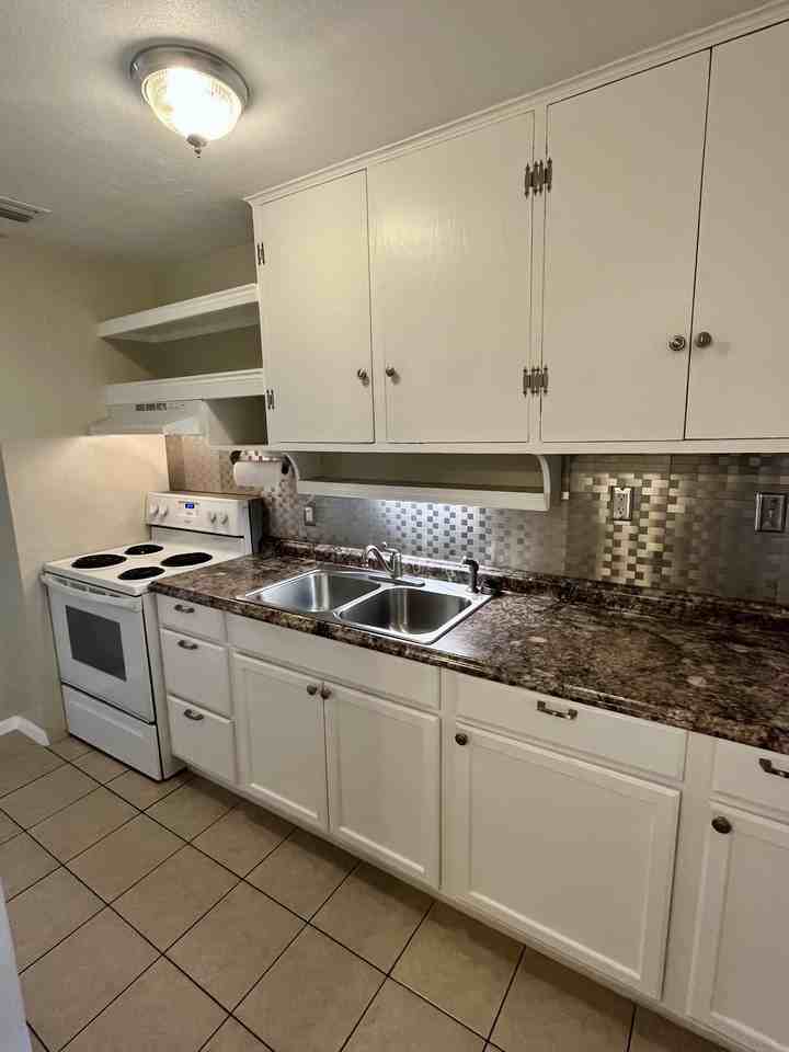 27 Seminole Drive - Photo 5 of 14