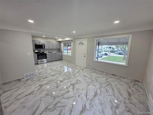 7249 N Silvery Ln - Photo 3 of 22