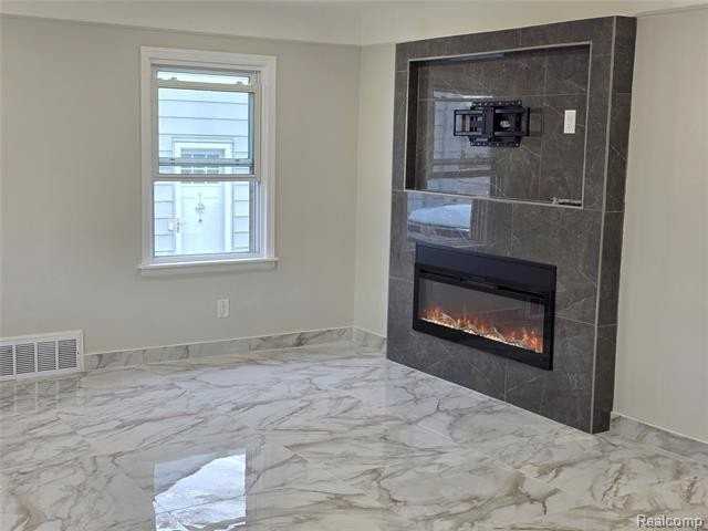 7249 N Silvery Ln - Photo 5 of 22