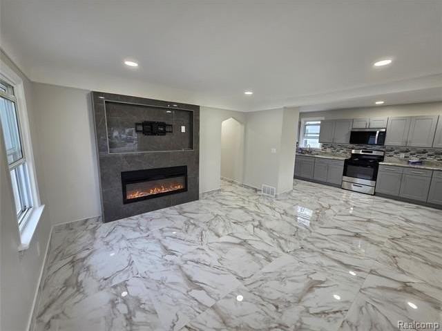 7249 N Silvery Ln - Photo 6 of 22