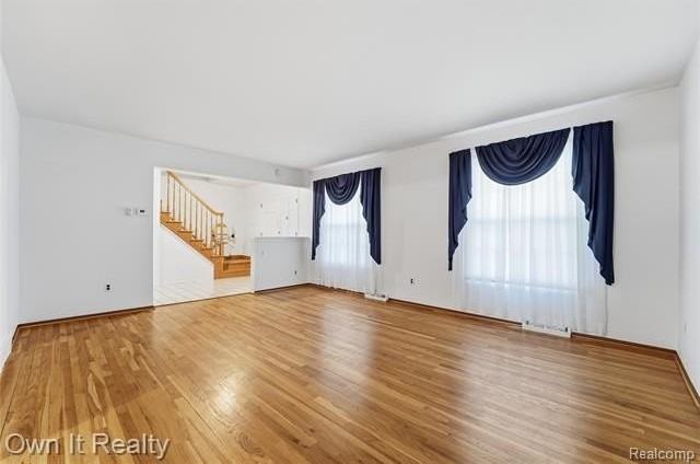 26439 Cecile St - Photo 4 of 39